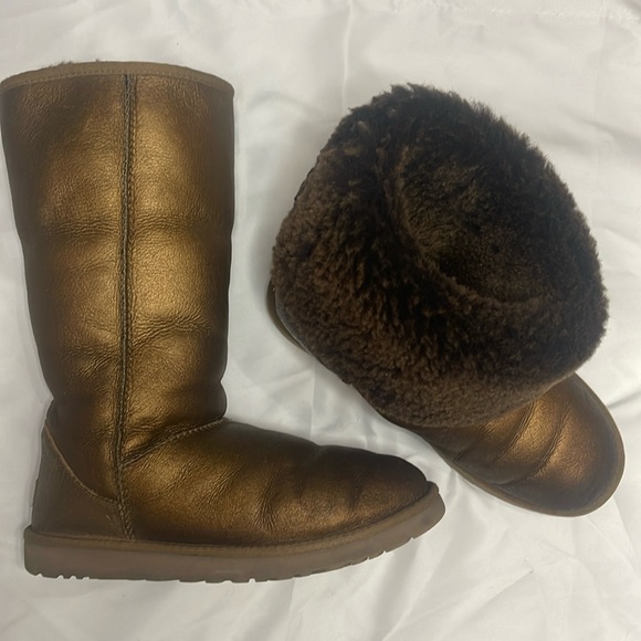 Ugg Womens Classic Tall Metallic Bronze Leather Boots, Size 9, Pull On Sheepskin - Picture 3 of 8